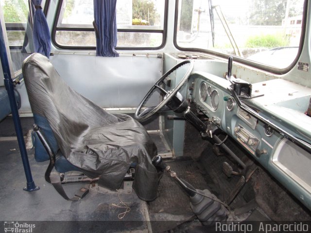 Ônibus Particulares 0071 na cidade de Conselheiro Lafaiete, Minas Gerais, Brasil, por Rodrigo  Aparecido. ID da foto: 5858639.