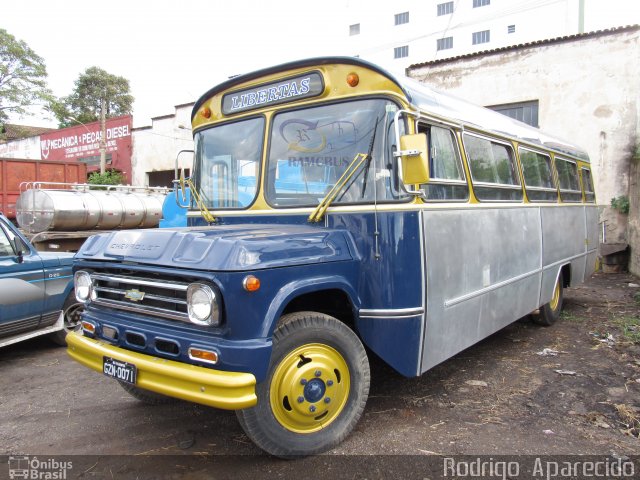 Ônibus Particulares 0071 na cidade de Conselheiro Lafaiete, Minas Gerais, Brasil, por Rodrigo  Aparecido. Número da foto: #5858625.