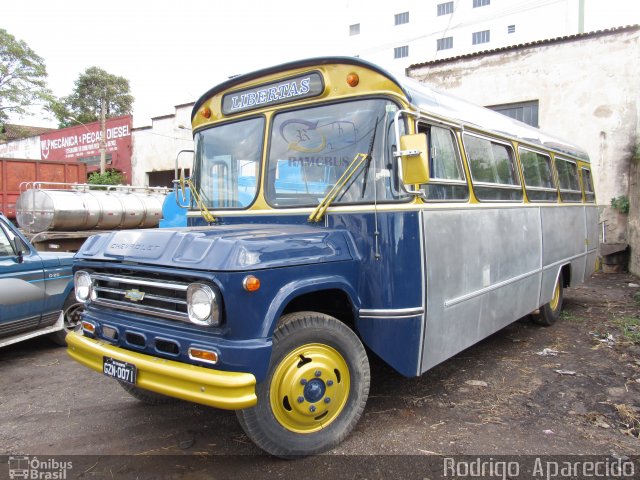 Ônibus Particulares 0071 na cidade de Conselheiro Lafaiete, Minas Gerais, Brasil, por Rodrigo  Aparecido. ID da foto: 5858625.