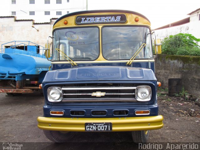 Ônibus Particulares 0071 na cidade de Conselheiro Lafaiete, Minas Gerais, Brasil, por Rodrigo  Aparecido. ID da foto: 5858643.