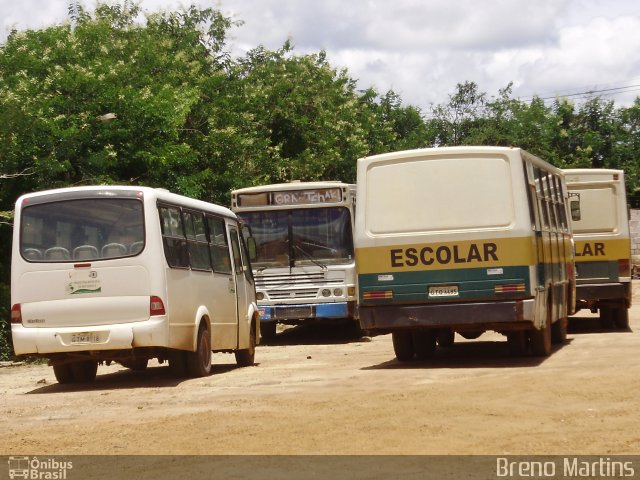 Escolares 8918 na cidade de Capelinha, Minas Gerais, Brasil, por Breno Martins. Número da foto: #5860116.