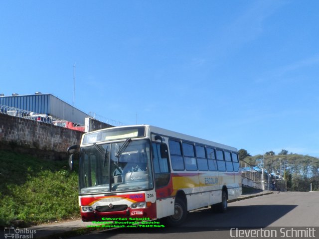 Empresa de Transportes Coletivos Iung 205 na cidade de Santa Maria, Rio Grande do Sul, Brasil, por Cleverton Schmitt. ID da foto: 5862320.