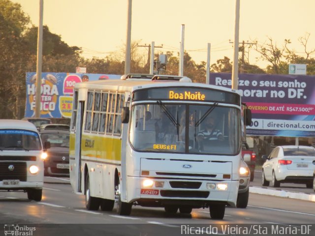 Escolares 6377 na cidade de Santa Maria, Distrito Federal, Brasil, por Ricardo Vieira. Número da foto: #5936927.
