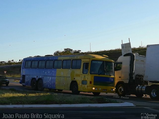 Viação Itapemirim Bibliotecal Movel na cidade de Salinas, Minas Gerais, Brasil, por João Paulo Brito Siqueira. ID da foto: 5940345.