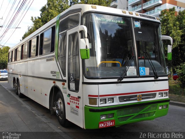 Ônibus Particulares 301 na cidade de Petrópolis, Rio de Janeiro, Brasil, por Zé Ricardo Reis. Número da foto: #5941552.