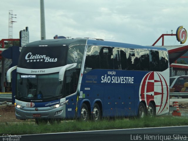 Viação São Silvestre 1600 na cidade de Ribeirão Vermelho, Minas Gerais, Brasil, por Luis Henrique Silva. Número da foto: #5948648.