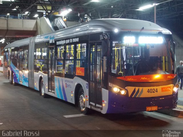 Metra - Sistema Metropolitano de Transporte 4024 na cidade de Diadema, São Paulo, Brasil, por Gabriel Rossi . Número da foto: #5914851.