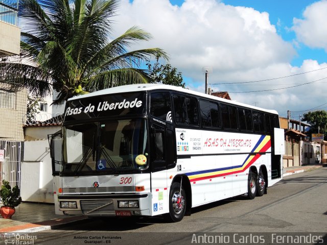 Asas da Liberdade Viagens 300 na cidade de Guarapari, Espírito Santo, Brasil, por Antonio Carlos Fernandes. ID da foto: 5951019.