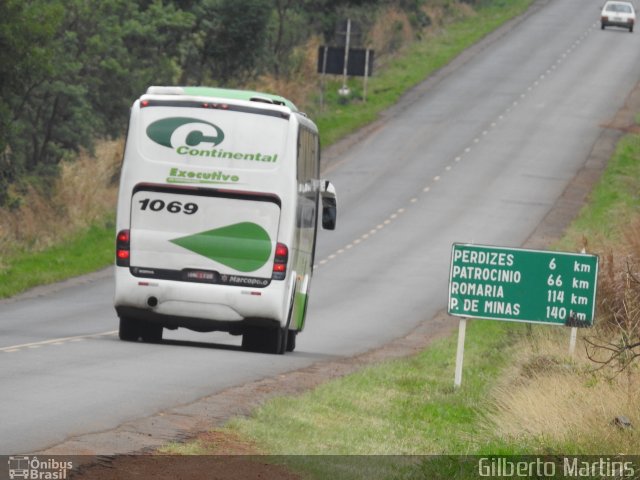 Viação Continental de Transportes 1069 na cidade de Perdizes, Minas Gerais, Brasil, por Gilberto Martins. Número da foto: #5923226.