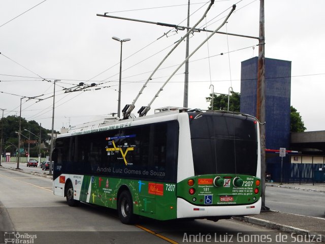 Metra - Sistema Metropolitano de Transporte 7207 na cidade de São Paulo, São Paulo, Brasil, por André Luiz Gomes de Souza. ID da foto: 5929849.