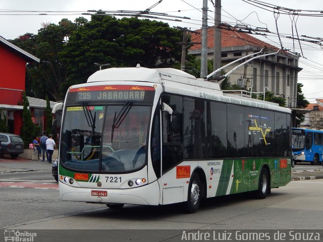 Metra - Sistema Metropolitano de Transporte 7221 na cidade de São Paulo, São Paulo, Brasil, por André Luiz Gomes de Souza. ID da foto: 5929865.