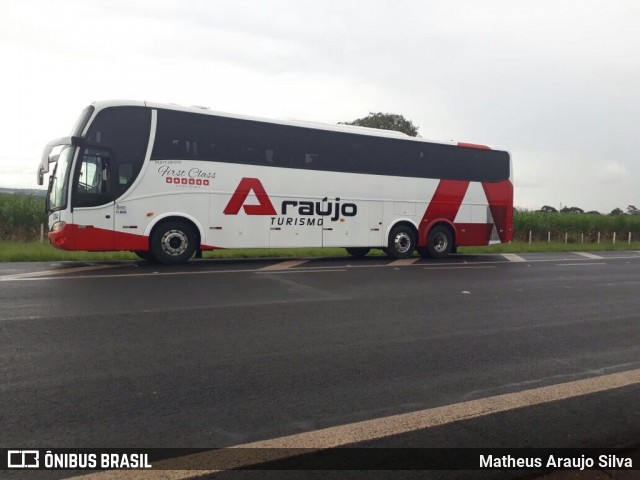 Araújo Turismo 2004 na cidade de Ribeirão Preto, São Paulo, Brasil, por Matheus Araujo Silva. Número da foto: #5998093.