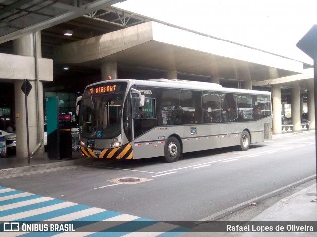 GRU Airport - Aeroporto Internacional de Guarulhos D32 na cidade de Guarulhos, São Paulo, Brasil, por Rafael Lopes de Oliveira. Número da foto: #5997515.