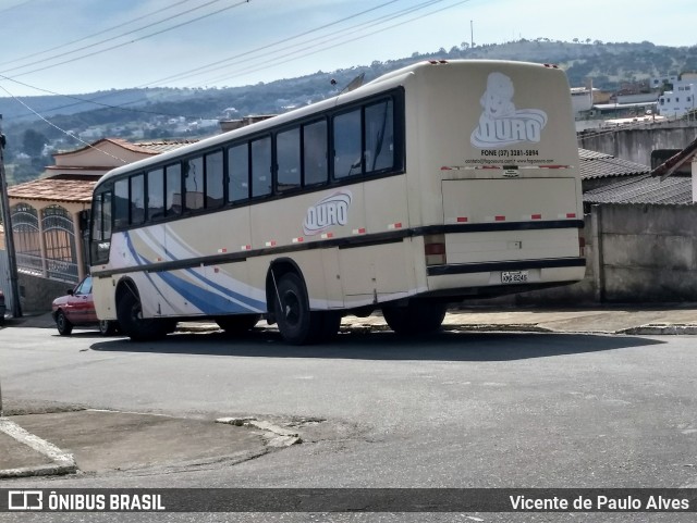 Ônibus Particulares 8245 na cidade de Santo Antônio do Monte, Minas Gerais, Brasil, por Vicente de Paulo Alves. Número da foto: #5999224.