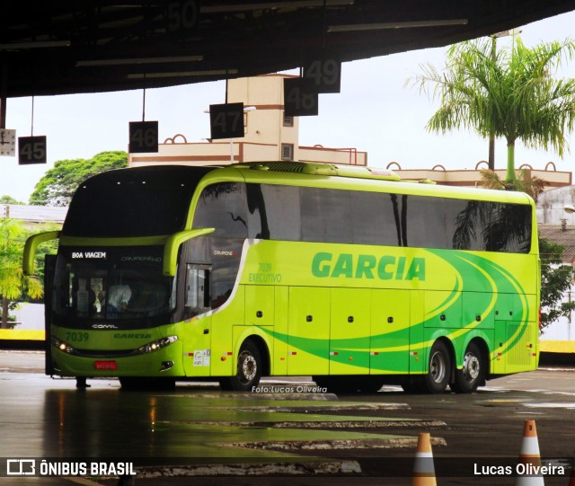 Viação Garcia 7039 na cidade de Londrina, Paraná, Brasil, por Lucas Oliveira . Número da foto: #6003680.