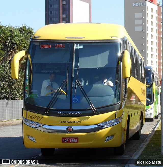 Viação Itapemirim 60797 na cidade de Curitiba, Paraná, Brasil, por Ricardo Matu. ID da foto: 6008967.