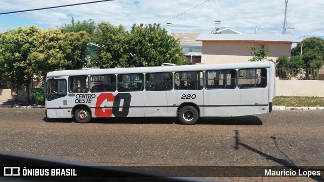 Viação Centro Oeste 220 na cidade de Santiago, Rio Grande do Sul, Brasil, por Mauricio Lopes. Número da foto: #6015025.