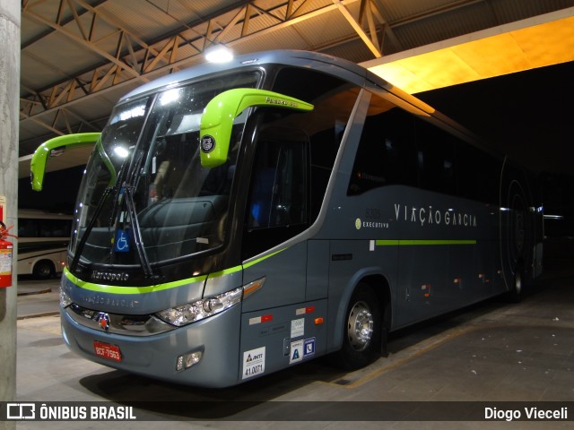 Viação Garcia 8305 na cidade de Curitiba, Paraná, Brasil, por Diogo Viec. Número da foto: #6027739.