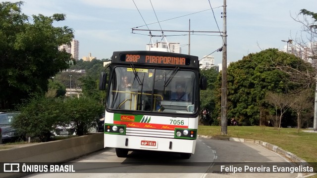 Metra - Sistema Metropolitano de Transporte 7056 na cidade de São Bernardo do Campo, São Paulo, Brasil, por Felipe Pereira Evangelista. ID da foto: 6027467.