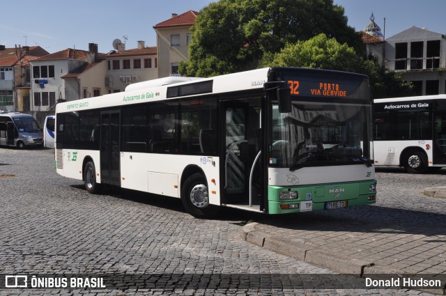 J.Espírito Santo 309 na cidade de Porto, Porto, Portugal, por Donald Hudson. Número da foto: #6047097.