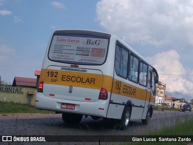 Escolares 192 na cidade de São José dos Pinhais, Paraná, Brasil, por Gian Lucas  Santana Zardo. Número da foto: #6056951.