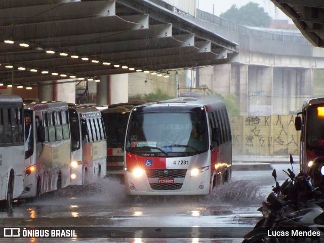 Pêssego Transportes 4 7281 na cidade de São Paulo, São Paulo, Brasil, por Lucas Mendes. ID da foto: 6064309.