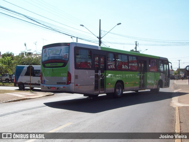 Viação Garcia 8405 na cidade de Apucarana, Paraná, Brasil, por Josino Vieira. ID da foto: 6072514.