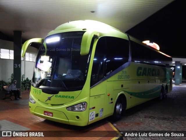 Viação Garcia 7919 na cidade de Santa Cruz do Rio Pardo, São Paulo, Brasil, por André Luiz Gomes de Souza. ID da foto: 6073316.