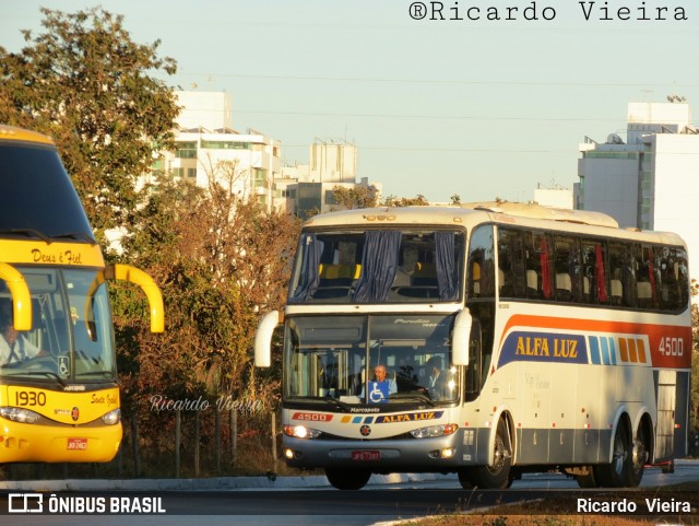 Alfa Luz Viação Transportes 4500 na cidade de Brasília, Distrito Federal, Brasil, por Ricardo Vieira. ID da foto: 6074946.