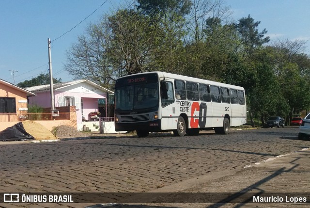 Viação Centro Oeste 220 na cidade de Santiago, Rio Grande do Sul, Brasil, por Mauricio Lopes. Número da foto: #6032234.