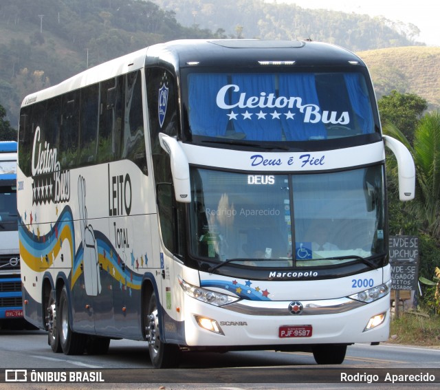 Cleiton Bus Executive 2000 na cidade de Nova Era, Minas Gerais, Brasil, por Rodrigo  Aparecido. ID da foto: 6041190.