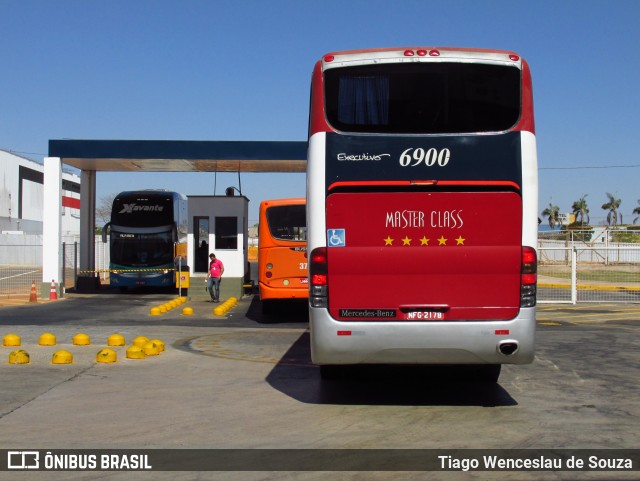 Expresso São Luiz 6900 na cidade de Goiânia, Goiás, Brasil, por Tiago Wenceslau de Souza. Número da foto: #6042172.