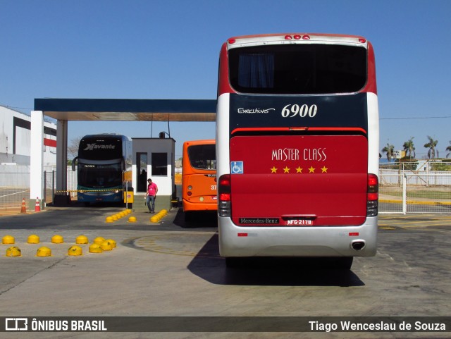 Expresso São Luiz 6900 na cidade de Goiânia, Goiás, Brasil, por Tiago Wenceslau de Souza. ID da foto: 6042172.