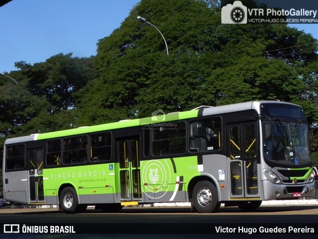 Viação Garcia 7579 na cidade de Maringá, Paraná, Brasil, por Victor Hugo Guedes Pereira. Número da foto: #6042848.