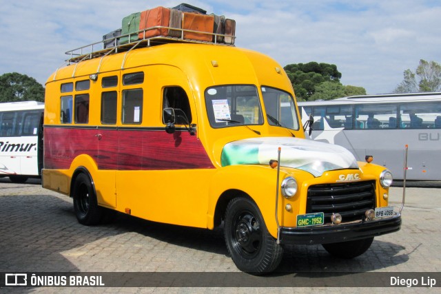 Ônibus Particulares GMC 1952 na cidade de Campo Largo, Paraná, Brasil, por Diego Lip. Número da foto: #6042054.