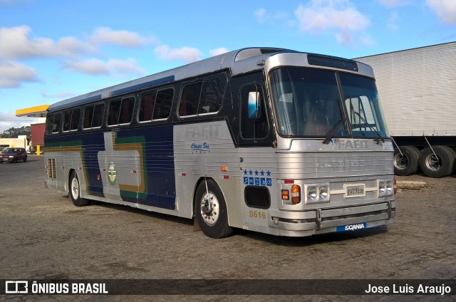 Ônibus Particulares 9616 na cidade de Campina Grande do Sul, Paraná, Brasil, por Jose Luis Araujo. Número da foto: #6080890.
