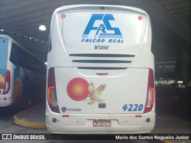 Falcão Real 4220 na cidade de Salvador, Bahia, Brasil, por Mario dos Santos Nogueira Junior. ID da foto: 6082158.