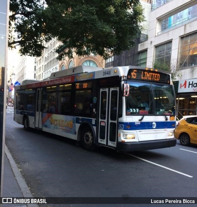 New York City Transit Authority 3948 na cidade de New York, New York, Estados Unidos, por Lucas Pereira Bicca. Número da foto: #6096622.