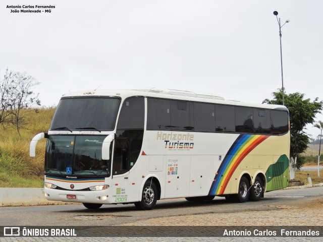 Horizonte Turismo 2009 na cidade de João Monlevade, Minas Gerais, Brasil, por Antonio Carlos Fernandes. Número da foto: #6101283.