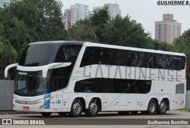 Auto Viação Catarinense 3523 na cidade de Curitiba, Paraná, Brasil, por Guilherme Bomfim. Número da foto: #6106618.