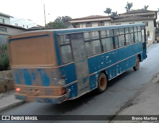Ônibus Particulares KPL8311 na cidade de Itamarandiba, Minas Gerais, Brasil, por Breno Martins. Número da foto: #6108649.