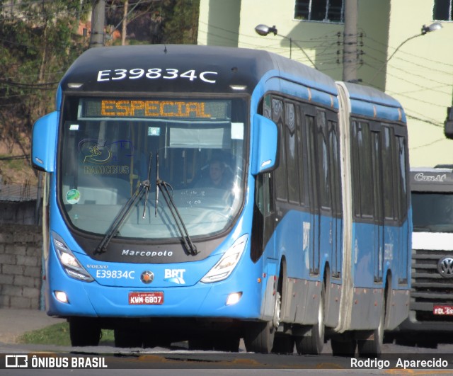 Ônibus Particulares E39834C na cidade de Conselheiro Lafaiete, Minas Gerais, Brasil, por Rodrigo  Aparecido. ID da foto: 6111643.