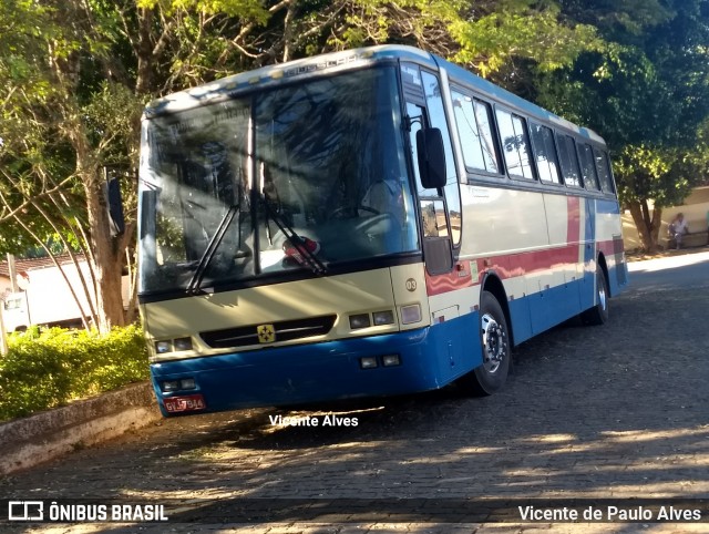 Ônibus Particulares 03 na cidade de Dores do Indaiá, Minas Gerais, Brasil, por Vicente de Paulo Alves. ID da foto: 6111960.