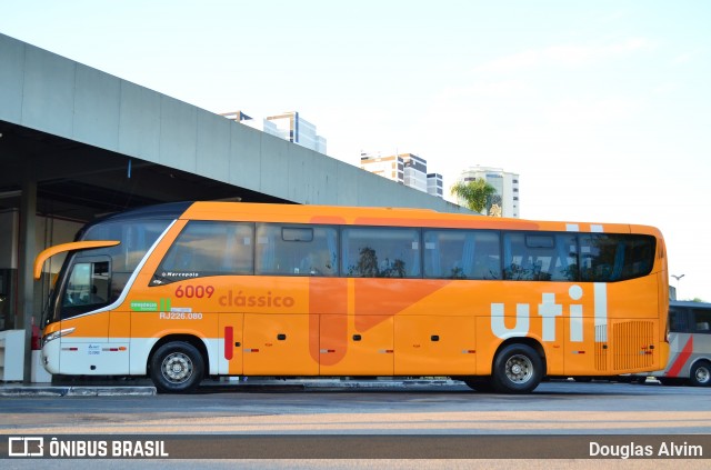 UTIL - União Transporte Interestadual de Luxo 6009 na cidade de Mogi das Cruzes, São Paulo, Brasil, por Douglas Alvim. Número da foto: #6113350.