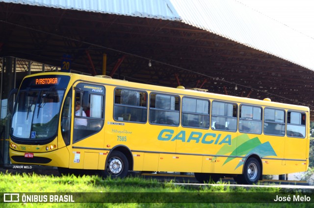 Viação Garcia 7585 na cidade de Maringá, Paraná, Brasil, por José Melo. ID da foto: 6114507.