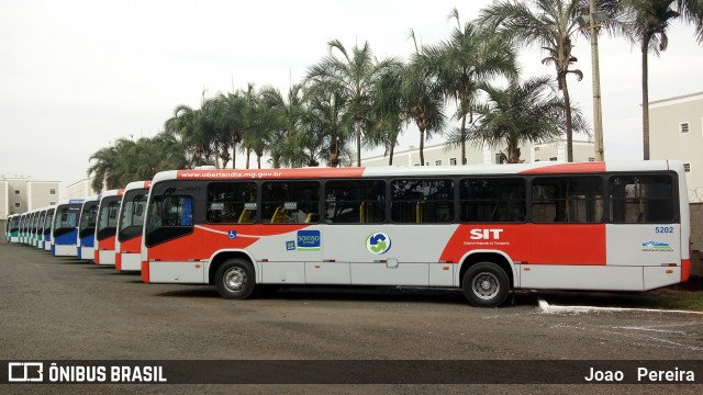 Viação Sorriso de Minas 5202 na cidade de Brasil, por Joao   Pereira. Número da foto: #6117039.