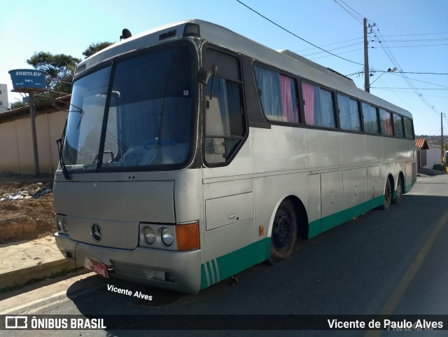 Ônibus Particulares 8140 na cidade de Santo Antônio do Monte, Minas Gerais, Brasil, por Vicente de Paulo Alves. Número da foto: #6119331.
