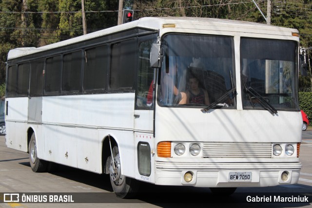 Ônibus Particulares BFW7050 na cidade de Curitiba, Paraná, Brasil, por Gabriel Marciniuk. Número da foto: #6120433.
