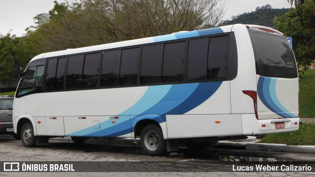 Ônibus Particulares AVB7087 na cidade de Florianópolis, Santa Catarina, Brasil, por Lucas Weber Calizario. ID da foto: 6120938.