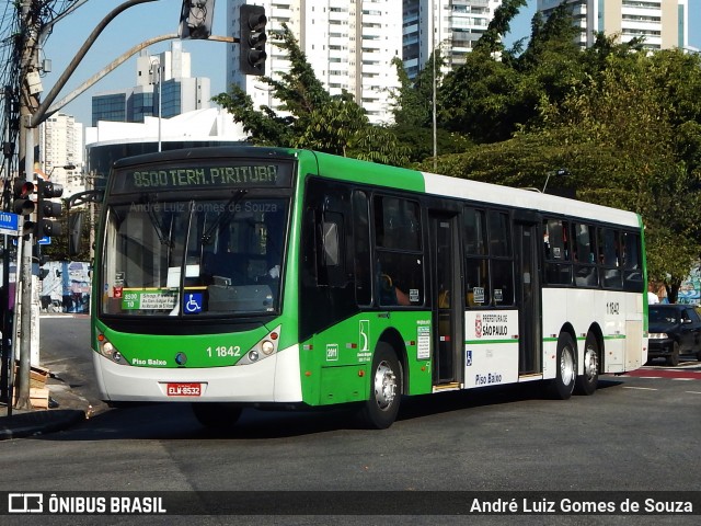 Viação Santa Brígida 1 1842 na cidade de São Paulo, São Paulo, Brasil, por André Luiz Gomes de Souza. ID da foto: 6125595.